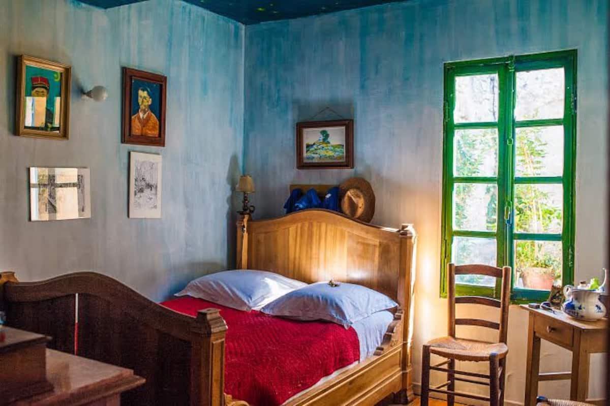 Van_Gogh_Room-Airbnb_Rentals
